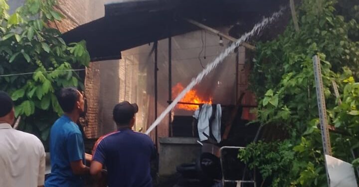 Kebakaran Hebat Landa Satu Rumah di Kajen Pati, Kerugian Capai Rp250 Juta