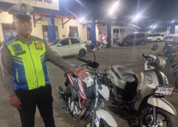 Tiba-Tiba Belok, Emak-Emak di Pati Ditabrak hingga Alami Luka Serius