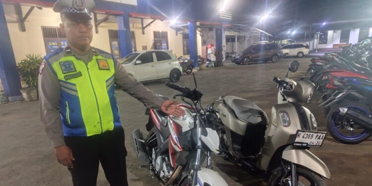 Tiba-Tiba Belok, Emak-Emak di Pati Ditabrak hingga Alami Luka Serius