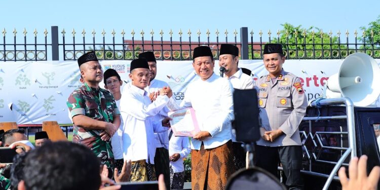 Aksi Bela Kiai, Ratusan Santri di Kudus Serukan Tujuh Tuntutan