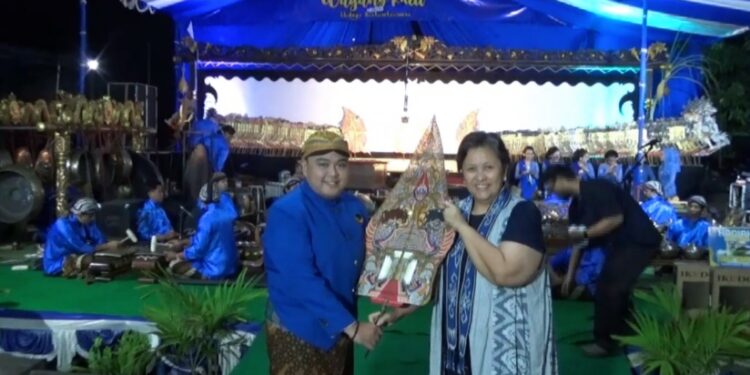 NasDem Demak Doakan Ketentraman Bangsa Lewat Pagelaran Wayang Kulit