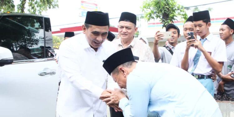 Taj Yasin Puji Pemkab Kudus Bebaskan Izin PBG dan SLF untuk Pesantren