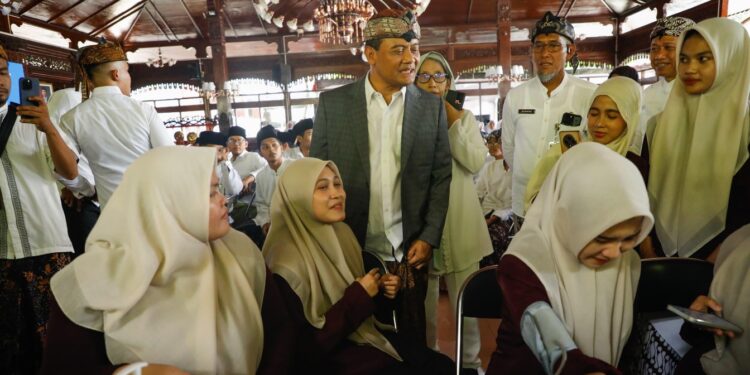 Pemprov Jateng Terjunkan Dokter Spesialis ke 5.479 Pesantren