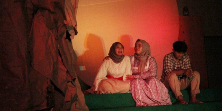 Memotret Luka Keluarga dalam Pentas Teater As STAI Pati