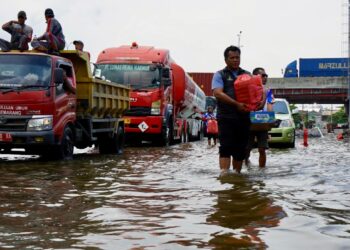 Kemacetan Akibat Banjir di Jalur Pantura Demak-Semarang Mulai Terurai
