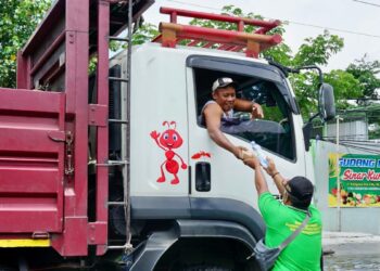 Dua Hari Terjebak Banjir, Sopir Truk Senang Dapat Makan dari Pemprov Jateng