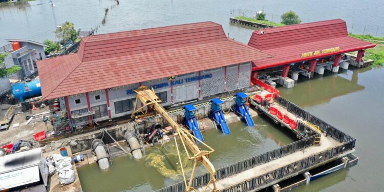 Gubernur Jateng: Tim Gabungan Intensif Tangani Banjir Semarang-Demak