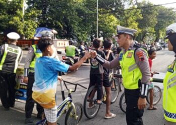 Aksi Polantas Jamin Kenyamanan Warga di CFD Simpang Lima Semarang