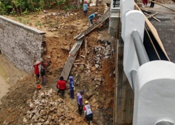 Kontraktor Kebut Perbaikan Jembatan Pelemgede, Kades: Semoga Segera Selesai
