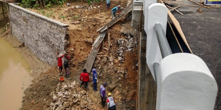 Kontraktor Kebut Perbaikan Jembatan Pelemgede, Kades: Semoga Segera Selesai