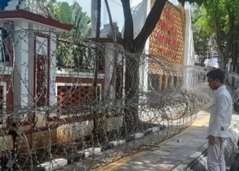 Polisi Pasang Kawat Berduri di Sekeliling Gedung DPRD Pati