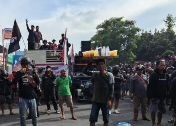 Ribuan Massa MPB Kawal Paripurna Hak Angket DPRD Pati