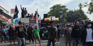 Ribuan Massa MPB Kawal Paripurna Hak Angket DPRD Pati