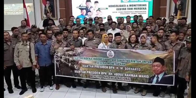 Petani Rembang Dukung Gelar Pahlawan Nasional untuk Soeharto dan Gus Dur