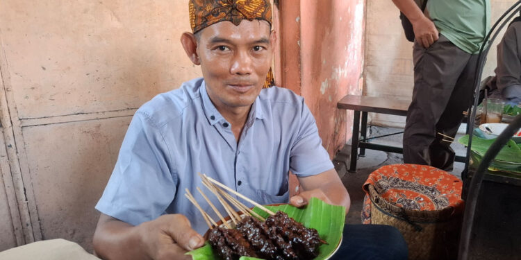 Belum Sah ke Kudus jika Belum Cicipi Sate Kerbau yang Legendaris Ini
