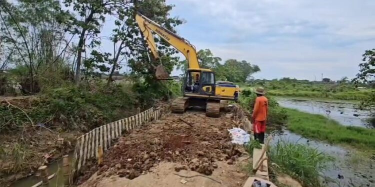 Pembuatan Tanggul Darurat di Ketitangwetan Pati Capai 45 Persen