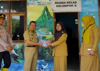 Ratusan Korban Banjir di Batangan Pati Dapat Bantuan Sembako hingga Peralatan Sekolah