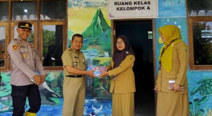 Ratusan Korban Banjir di Batangan Pati Dapat Bantuan Sembako hingga Peralatan Sekolah