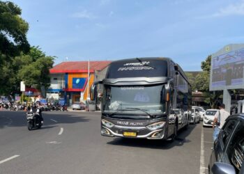 Puluhan Massa MPB Geruduk Polda Jateng, Tuntut Bebaskan Botok dan Teguh