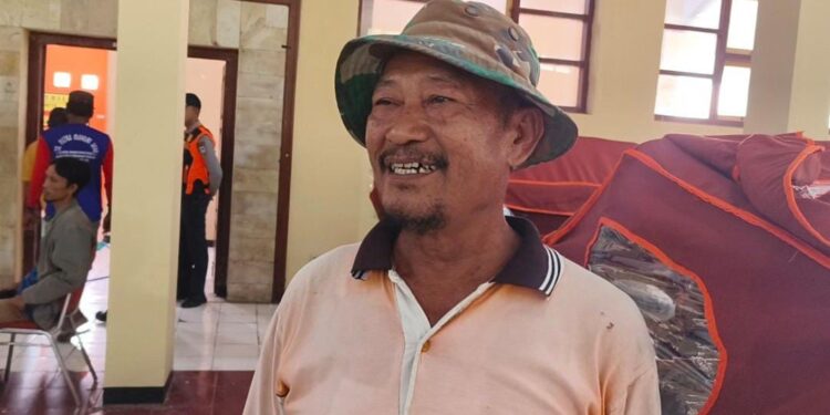 Momen Haru Lansia di Rembang Dapat Bantuan Becak Listrik dari Presiden Prabowo