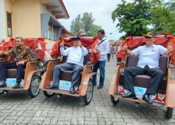 Presiden Salurkan 100 Becak Listrik di Rembang, Wujud Komitmen Pengentasan Kemiskinan