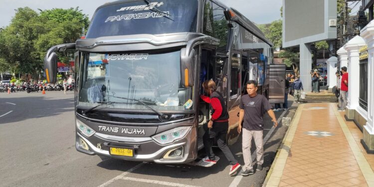 Perjuangkan Keadilan untuk Botok Cs, Warga Pati Kembali Datangi Polda Jateng