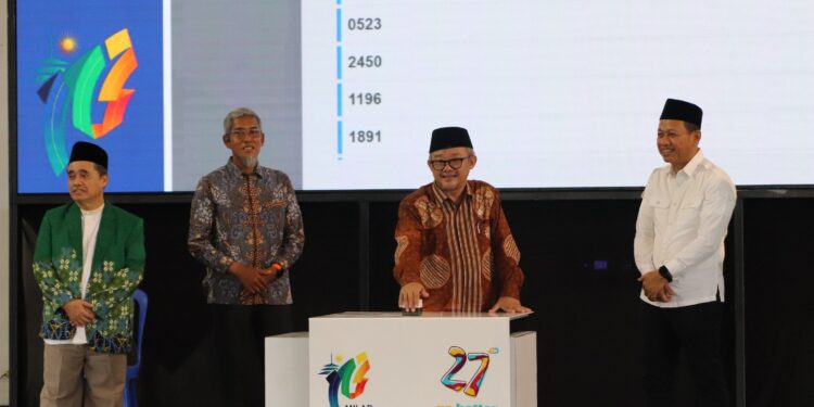 Hadiri Milad ke-113 Muhammadiyah di Kudus, Mendikdasmen Uraikan Makna Kesejahteraan