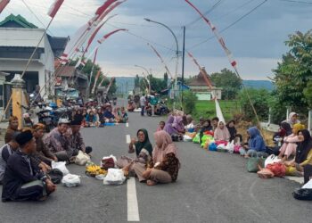 Jalan Rusak Akhirnya Diperbaiki, Warga Karangwono Pati Gelar Syukuran