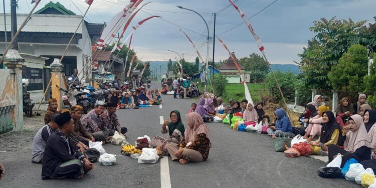 Jalan Rusak Akhirnya Diperbaiki, Warga Karangwono Pati Gelar Syukuran