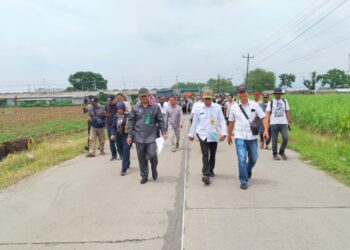 Ratusan Warga Kawal Pemeriksaan Setempat Jalan Sengketa Payang-Tambaharjo