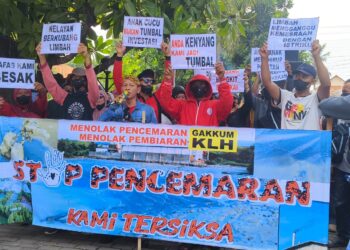 Warga Banyudono Rembang Demo Tuntut Pabrik Pengolah Ikan Ditutup