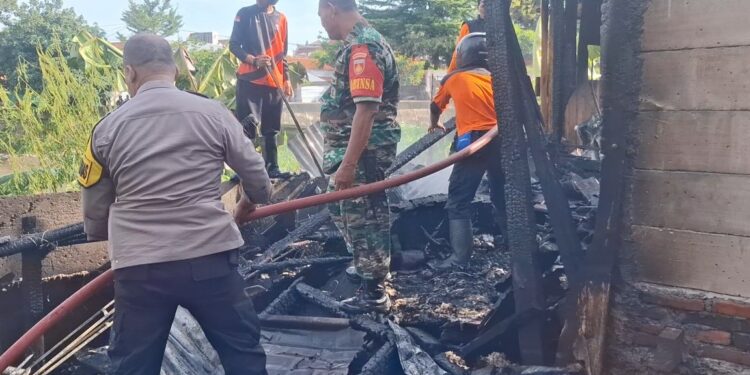 Ditinggal Jualan, Rumah Warga Langgardalem Kudus Hangus Terbakar