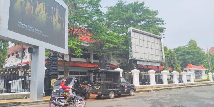 Cegah Pendirian Posko Ilegal, Mobil Satpol PP Siaga 24 Jam di Alun-Alun Pati