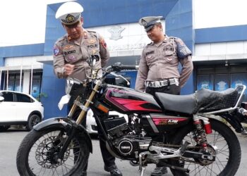 Penemuan Mayat Pria dan Motor di Sungai Tepi Pantura Gemparkan Warga Demak