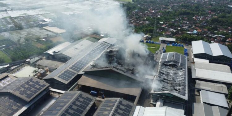 Kebakaran di Pabrik Dua Kelinci Pati Padam Setelah 11 Jam