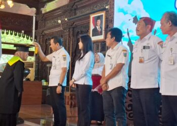 120 Lansia di Kudus Diwisuda Usai Sekolah Selama Tiga Bulan