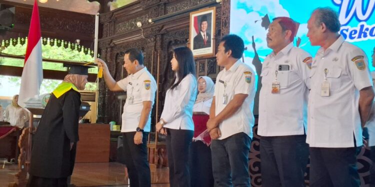 120 Lansia di Kudus Diwisuda Usai Sekolah Selama Tiga Bulan