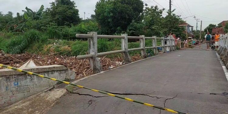 Sungai Piji di Kesambi Kudus Memprihatinkan, Jembatan Rusak dan Penuh Sampah
