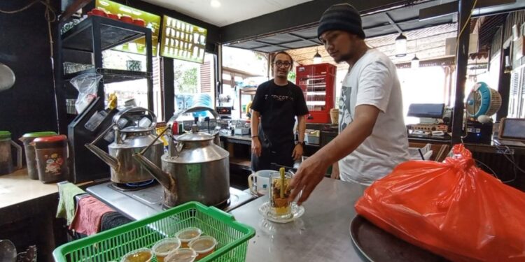 Sempat Terpuruk Karena Disabilitas, Oby Kini Sukses Buka Kedai Jahe Rempah