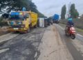 Truk Muatan Tanah Diseruduk Trailer di Demak, Pantura Macet hingga 13 Km