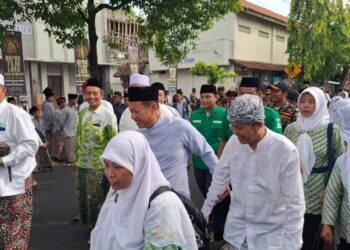 Ratusan Santri di Kudus Ramaikan Napak Tilas Laku KHR Asnawi
