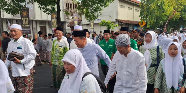 Ratusan Santri di Kudus Ramaikan Napak Tilas Laku KHR Asnawi