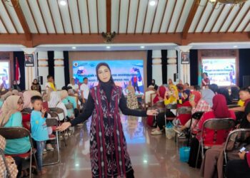 Aksi Memukau Para Disabilitas di Pati saat Menyanyi dan Fashion Show