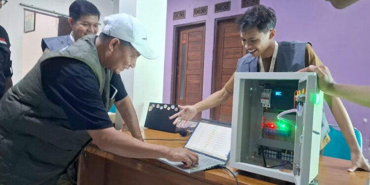 Mahasiswa UMK Ciptakan Alat Peringatan Dini Banjir di Setrokalangan Kudus