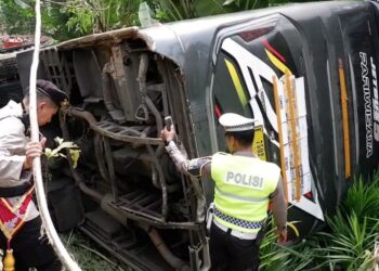 Diduga Rem Blong, Bus Peziarah Asal Lampung Terjun ke Jurang di Kudus