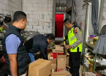Grebek Warung di Rejosari, Polres Kudus Amankan Ratusan Botol Miras