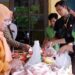 Dijual Lebih Murah, Emak-Emak di Kudus Serbu Pasar Murah Jelang Natal