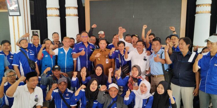 Temui Buruh, Bupati Sudewo Sepakati UMK Pati Naik Jadi Rp2.485.000