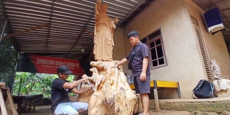 Patung Yesus Karya Warga Jepara Ini Hasilkan Cuan hingga Ratusan Juta Rupiah