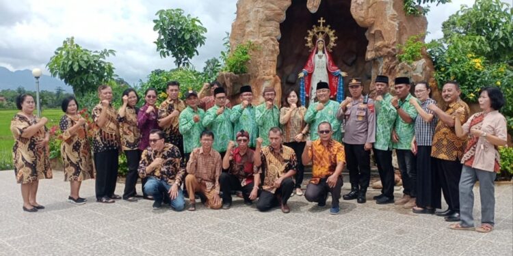 Lupakan Perbedaan, Gereja di Tayu Pati Ini Ramai Dikunjungi Warga Lintas Agama